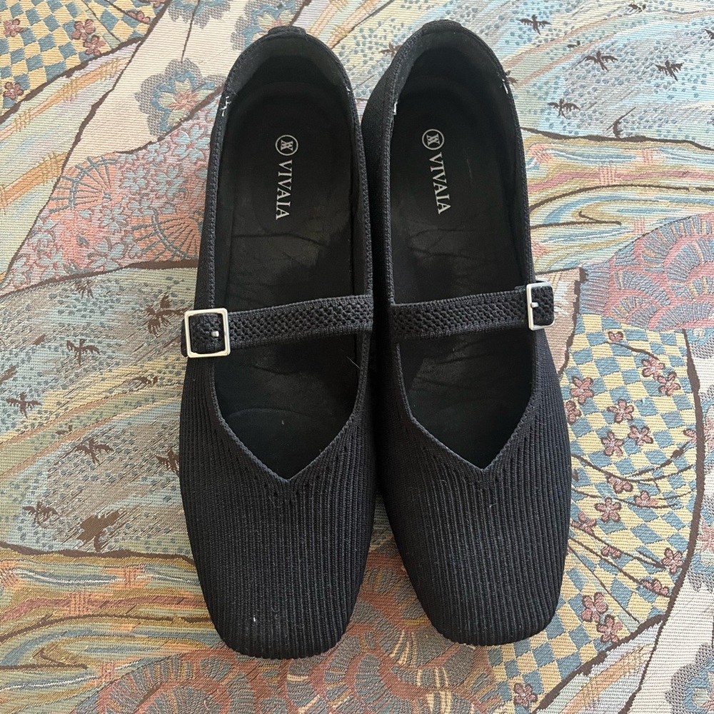 Vivaia Women’s Black Mary Jane Flats